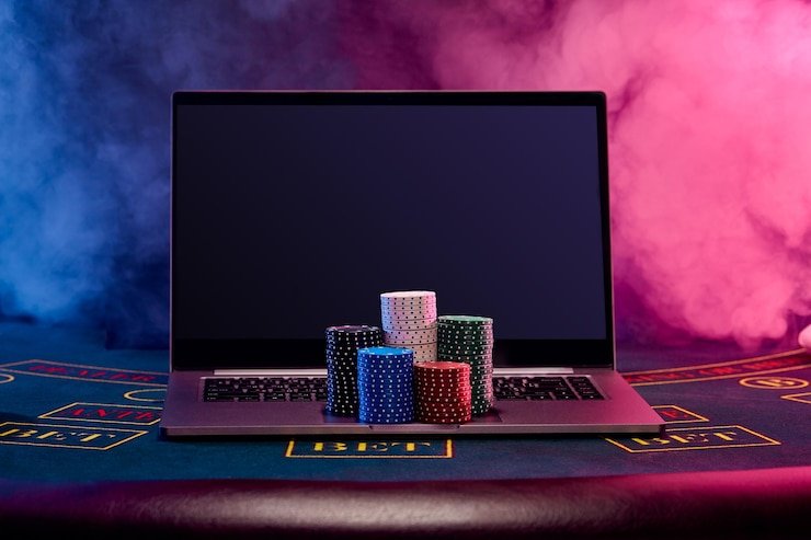 Grafik perbandingan tangan poker menunjukkan peringkat dari royal flush ke kartu tinggi